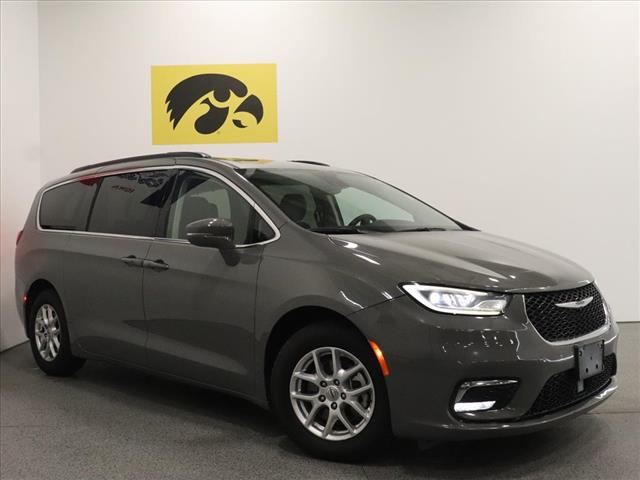 2022 Chrysler Pacifica Touring L:D13319