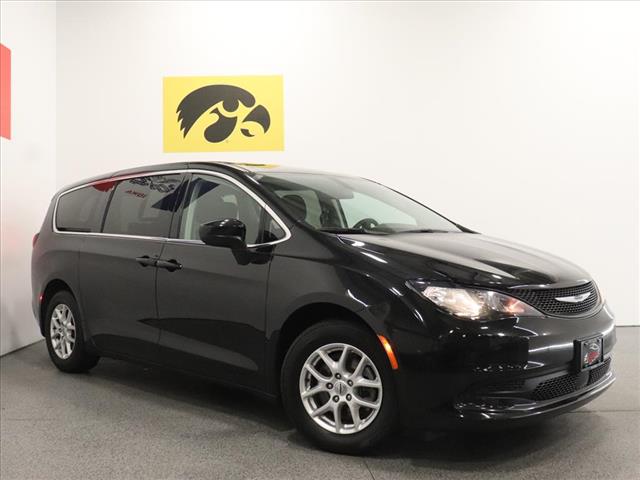 2022 Chrysler Voyager LX:D13311