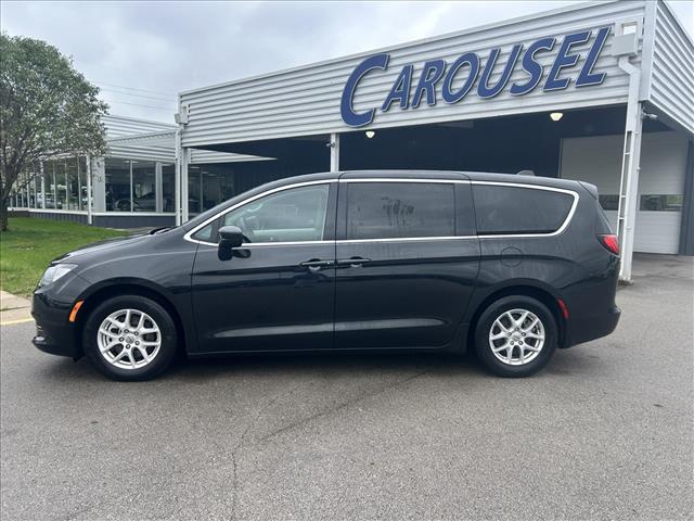 2023 Chrysler Voyager LX:D14049