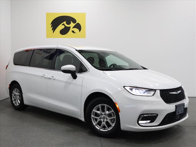 2023 Chrysler Pacifica Touring:D13935
