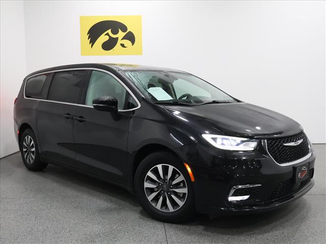 2024 Chrysler Pacifica Plug-In Hybrid Select:D15060