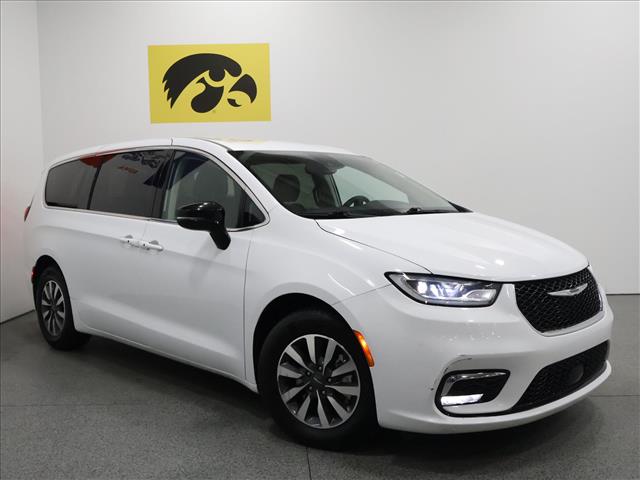 2024 Chrysler Pacifica Plug-In Hybrid Select:D14059