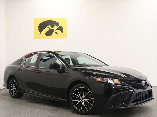 2021 Toyota Camry SE photo 2