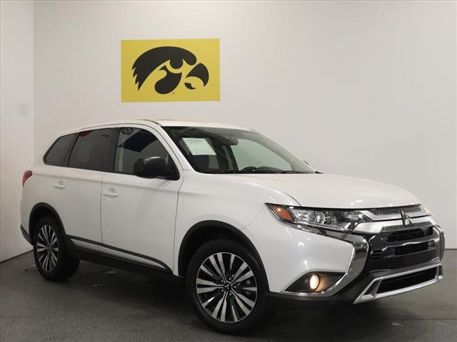 2020 Mitsubishi Outlander ES photo 2