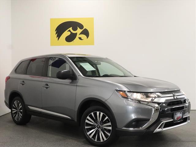 2020 Mitsubishi Outlander ES photo 2