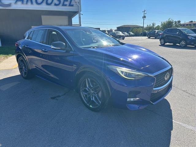 2017 Infiniti QX30 Sport photo 2