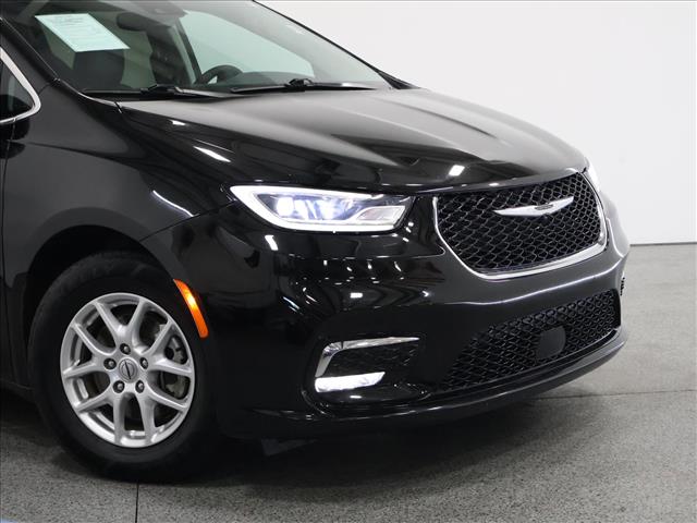 2024 Chrysler Pacifica Touring L:D13895