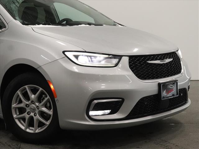 2024 Chrysler Pacifica Touring L:D13580