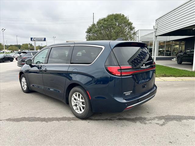2024 Chrysler Pacifica Touring:D14061