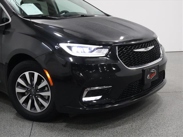 2024 Chrysler Pacifica Plug-In Hybrid Select:D15060