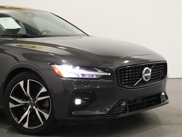 2023 Volvo S60 B5 Plus Dark Theme:D13307