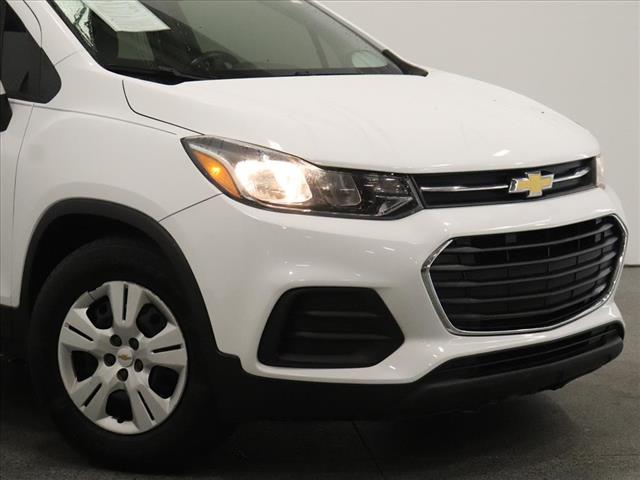 2018 Chevrolet Trax LS photo 2