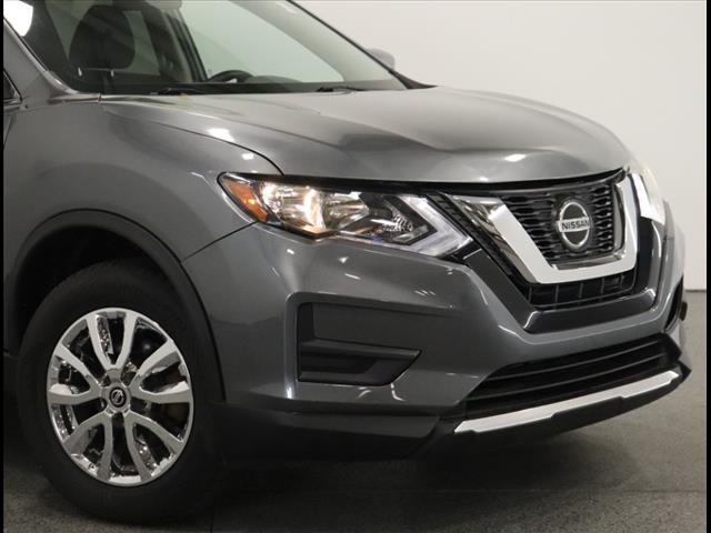 2019 Nissan Rogue SV photo 3
