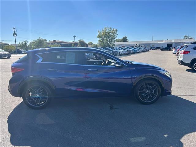 2017 Infiniti QX30 Sport photo 3