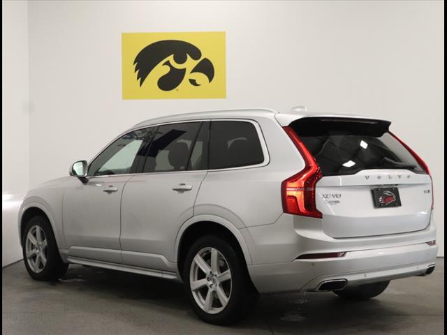 2020 Volvo XC90 T6 Momentum photo 4