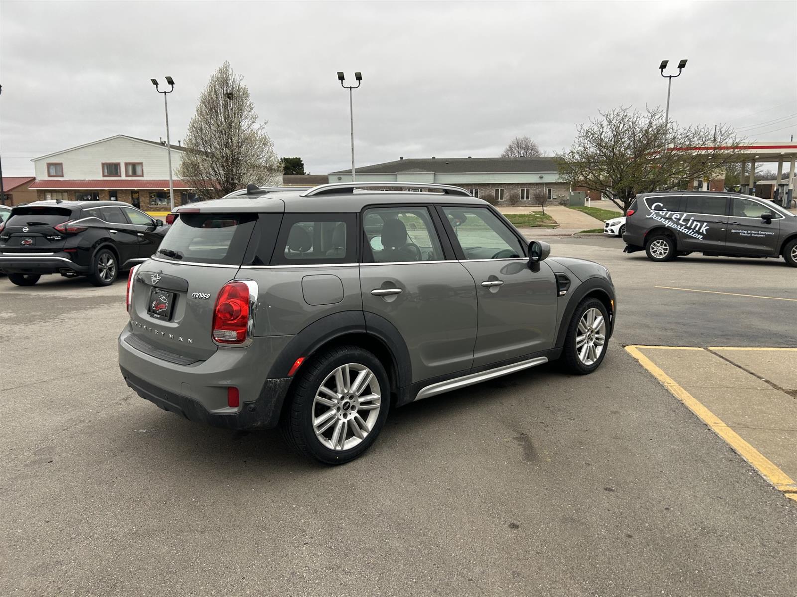 View vehicle photo 4