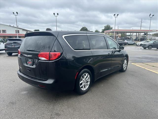2023 Chrysler Voyager LX:D14049