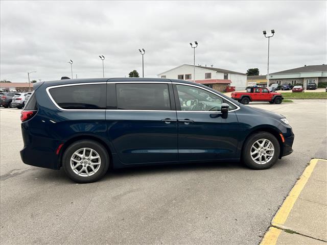 2024 Chrysler Pacifica Touring:D14061