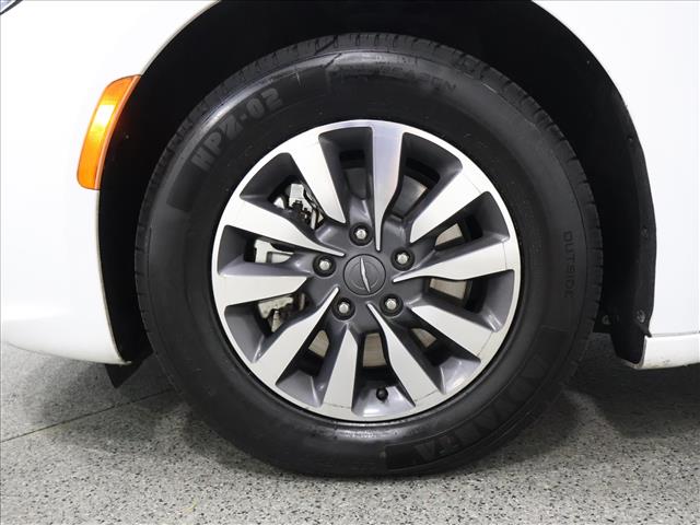 2024 Chrysler Pacifica Plug-In Hybrid Select:D14059