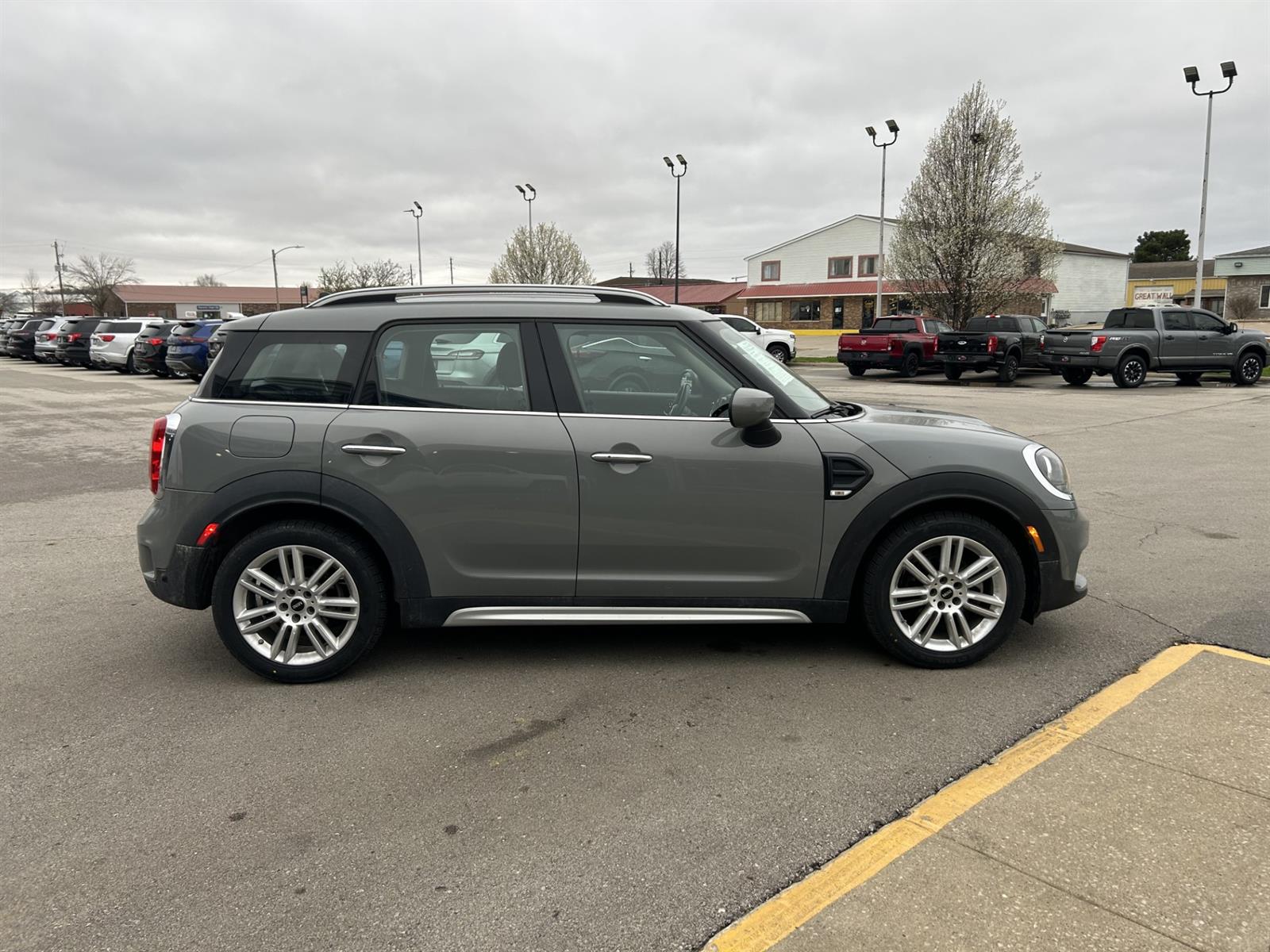 View vehicle photo 5