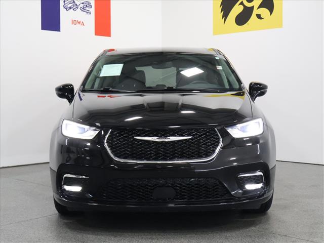 2024 Chrysler Pacifica Touring L:D13895