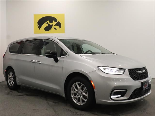 2024 Chrysler Pacifica Touring L:D13580