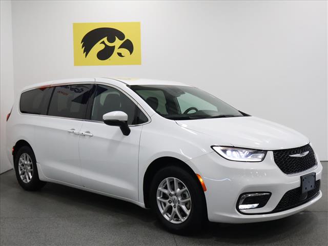 2023 Chrysler Pacifica Touring:D13935