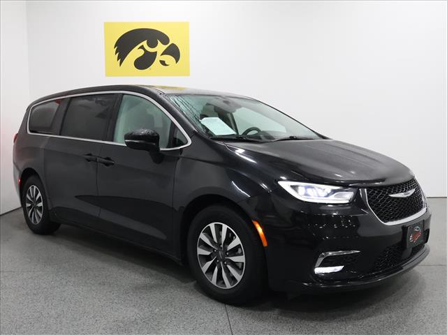 2024 Chrysler Pacifica Plug-In Hybrid Select:D15060