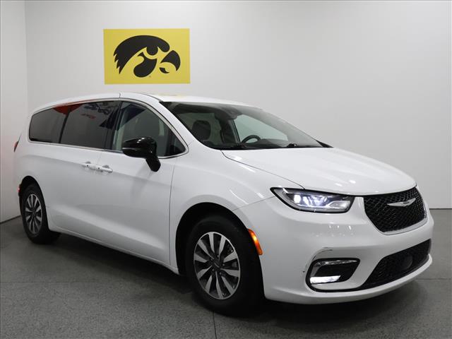2024 Chrysler Pacifica Plug-In Hybrid Select:D14059