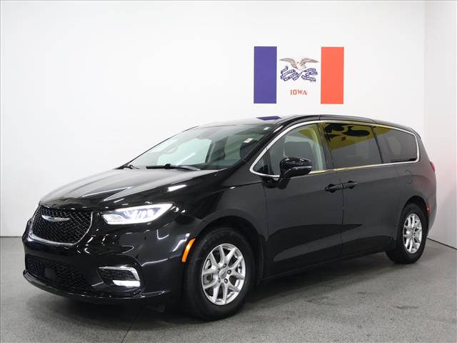 2024 Chrysler Pacifica Touring L:D13895