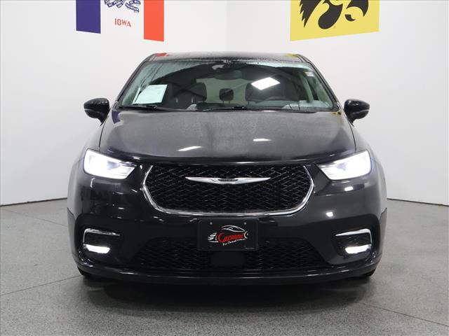2024 Chrysler Pacifica Plug-In Hybrid Select:D15060