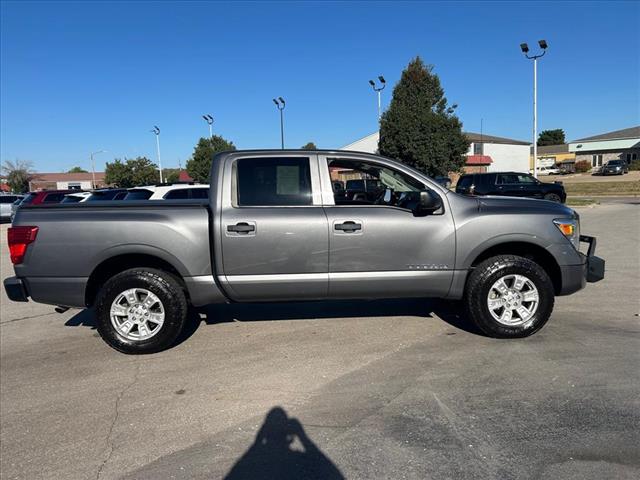 Photo of 2021 Nissan Titan S in Iowa City, IA - 8,  2021 Nissan Titan S:D13246