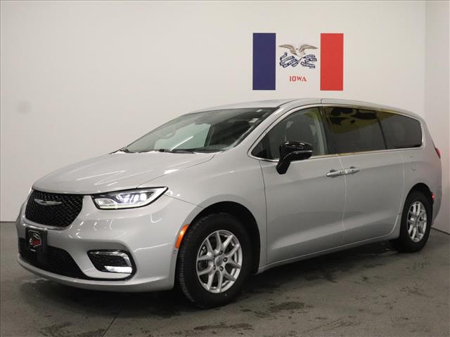 2024 Chrysler Pacifica Touring L:D13580