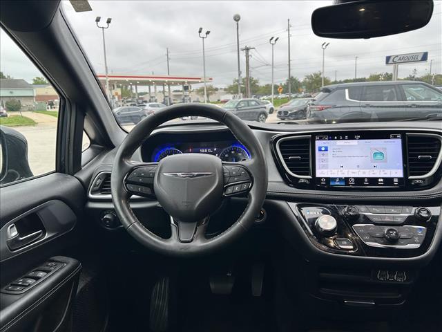 2024 Chrysler Pacifica Touring:D14061