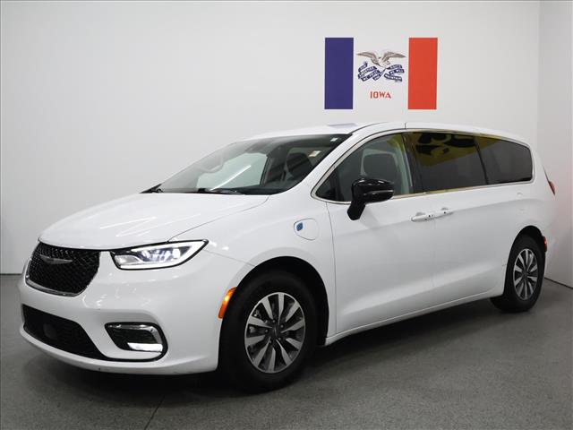 2024 Chrysler Pacifica Plug-In Hybrid Select:D14059