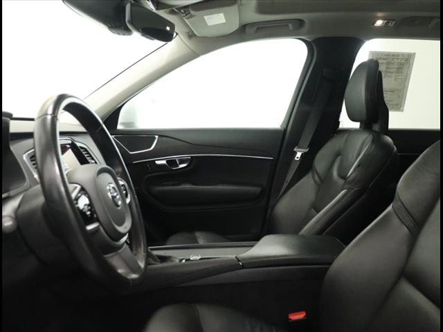 2020 Volvo XC90 T6 Momentum photo 8
