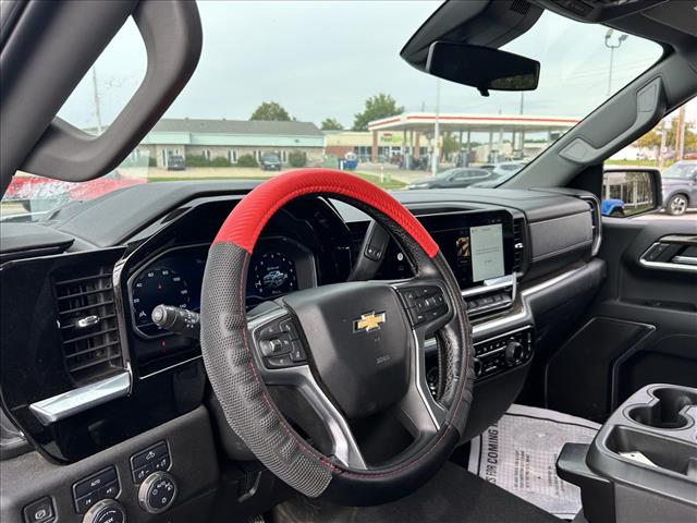 2022 Chevrolet Silverado 1500 LT:D14077