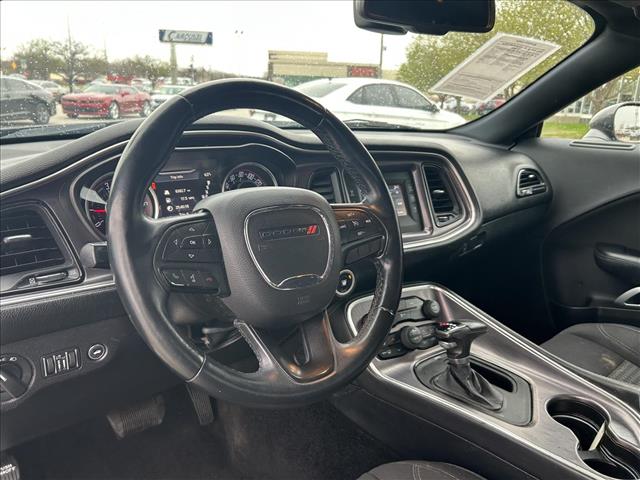 2015 Dodge Challenger SXT:D13669