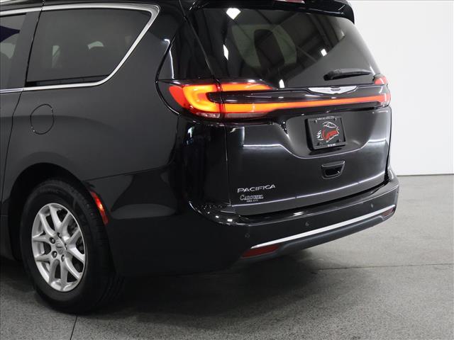 2024 Chrysler Pacifica Touring L:D13895