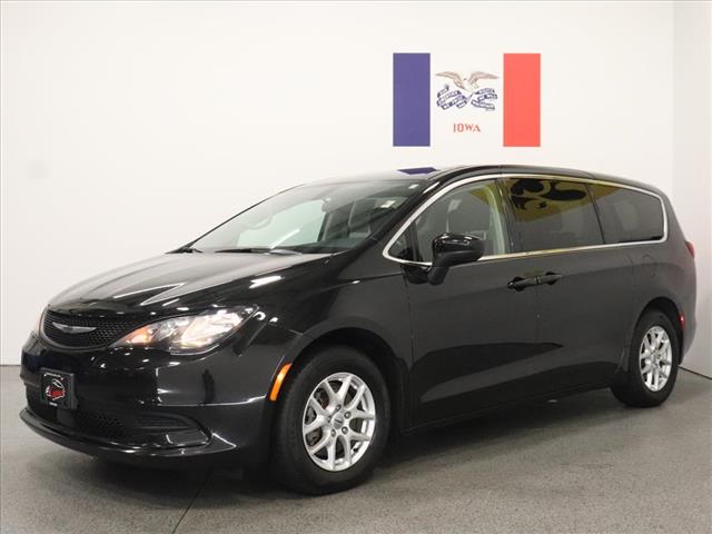 2022 Chrysler Voyager LX:D13311