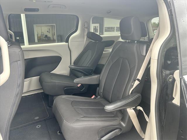 2023 Chrysler Voyager LX:D14049