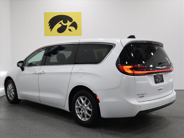 2023 Chrysler Pacifica Touring:D13935
