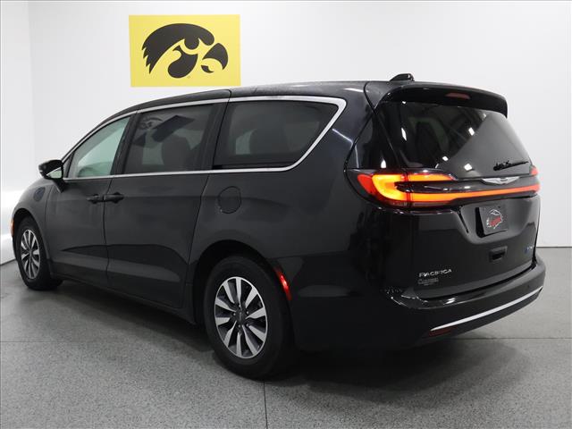 2024 Chrysler Pacifica Plug-In Hybrid Select:D15060