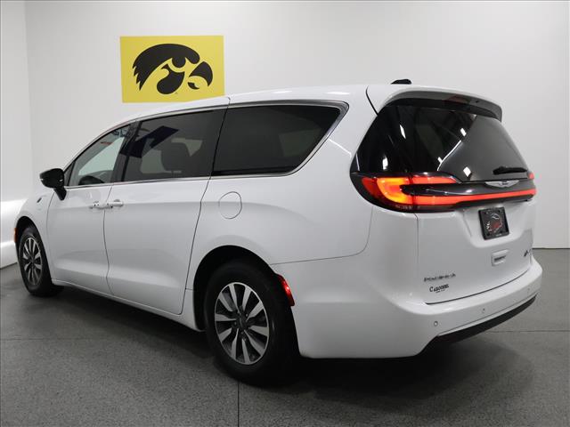 2024 Chrysler Pacifica Plug-In Hybrid Select:D14059