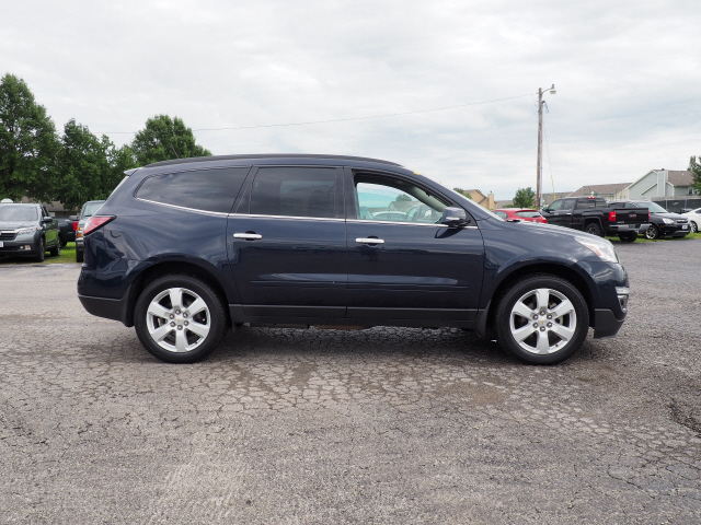 2017 Chevrolet Traverse LT - Photo 2
