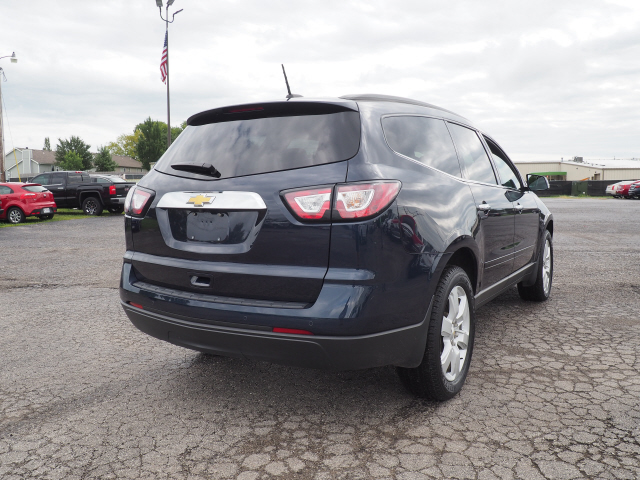2017 Chevrolet Traverse LT - Photo 3