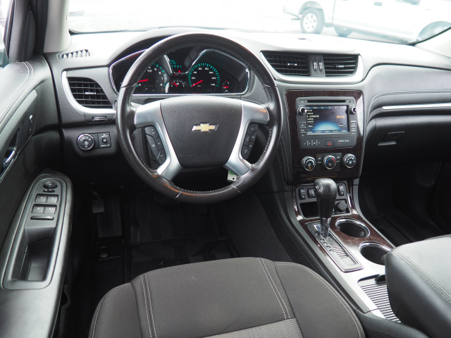 2017 Chevrolet Traverse LT - Photo 4