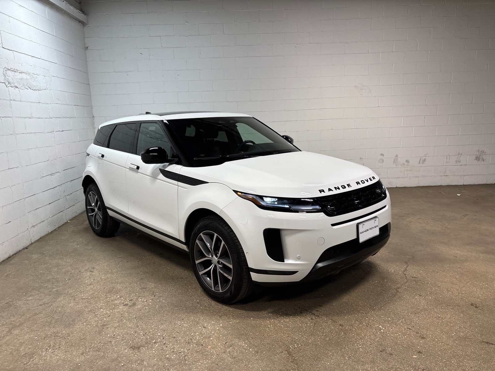 View vehicle photo 4