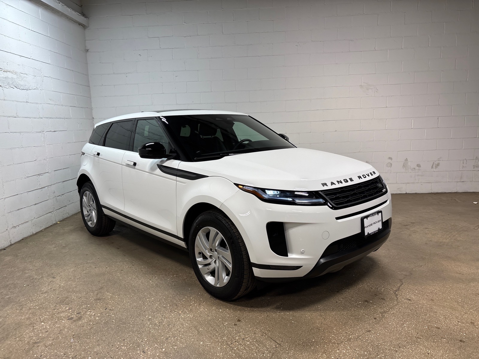 View vehicle photo 4