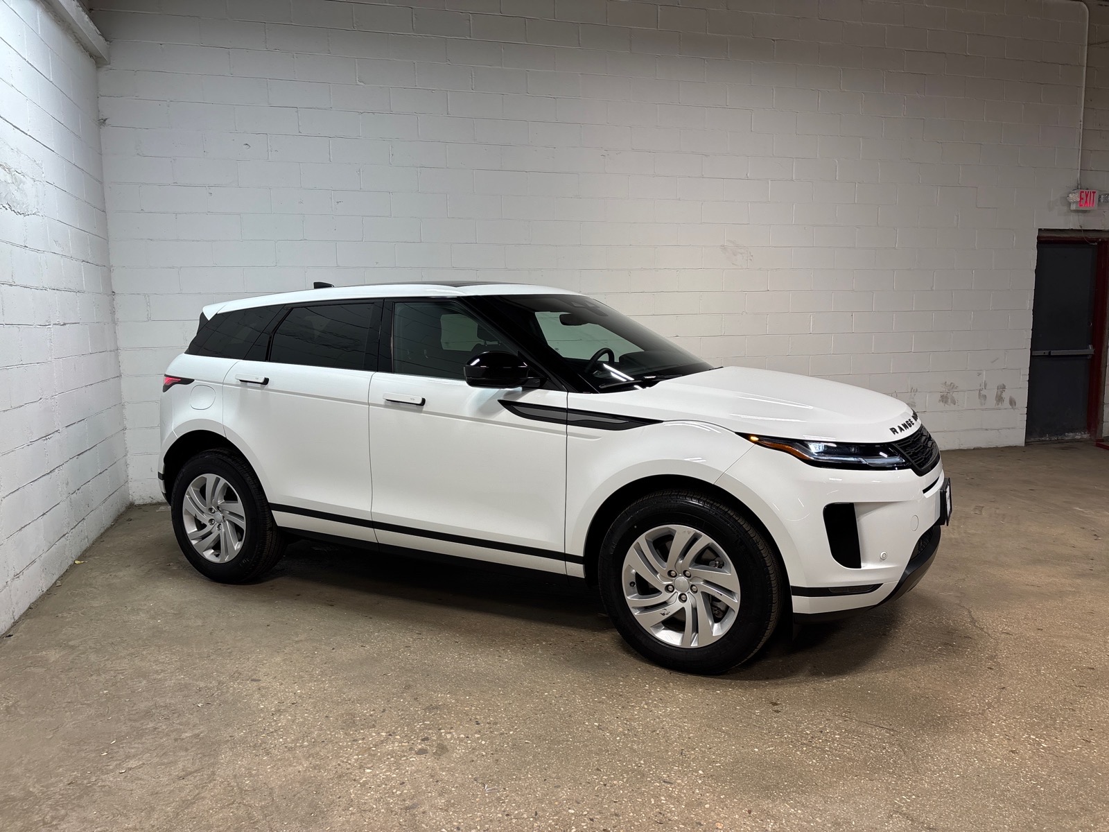 View vehicle photo 5